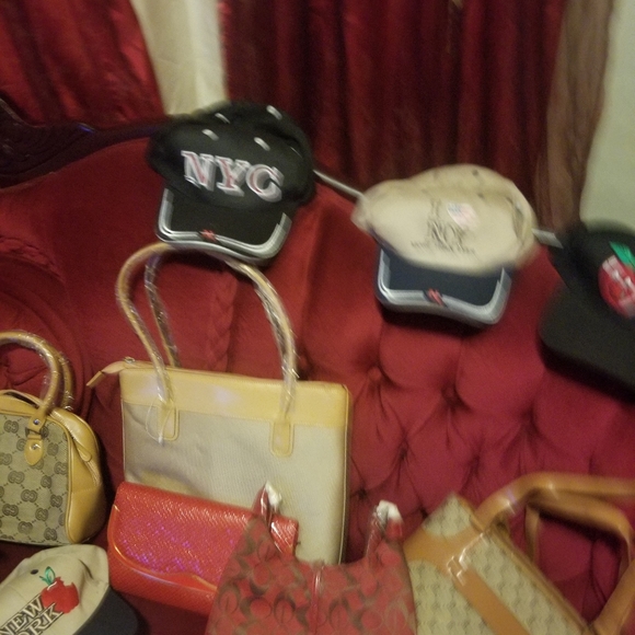 Handbags,shirts,gowns - Picture 5 of 8